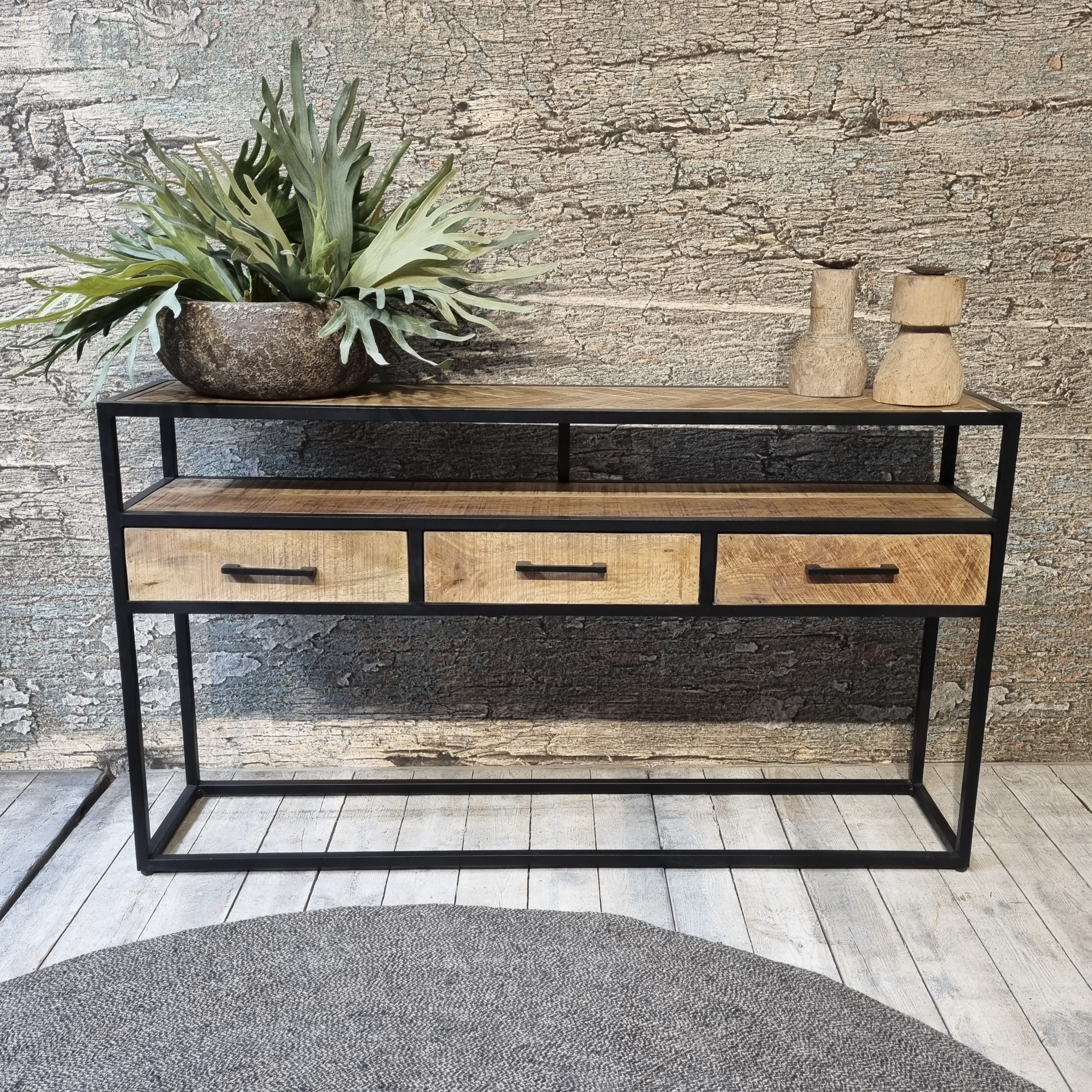 slachtoffers vallei sectie Industriele mango console table / sidetable met drie lades - Megafurn